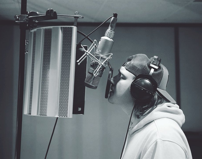 Morgan Wallen singing in a recording studio