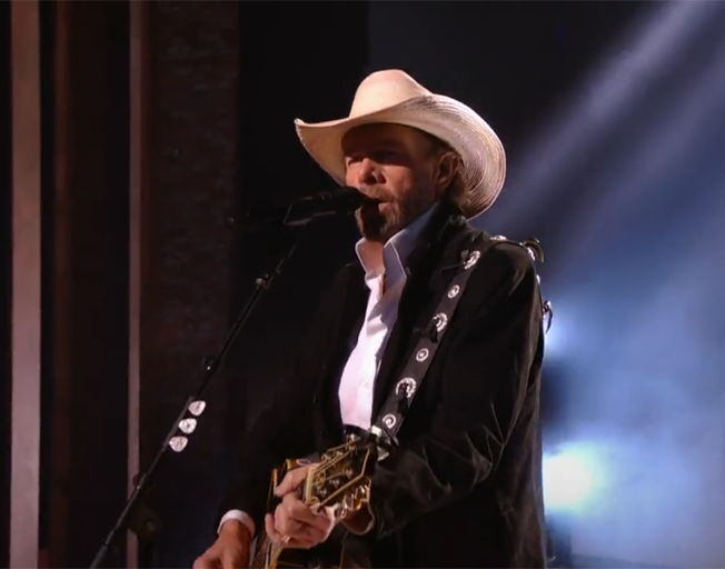 Toby Keith performing on the People’s Choice Country Awards 09-28-23