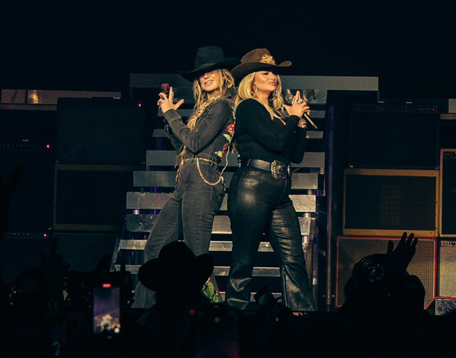 Lainey Wilson and Miranda Lambert on stage in Las Vegas
